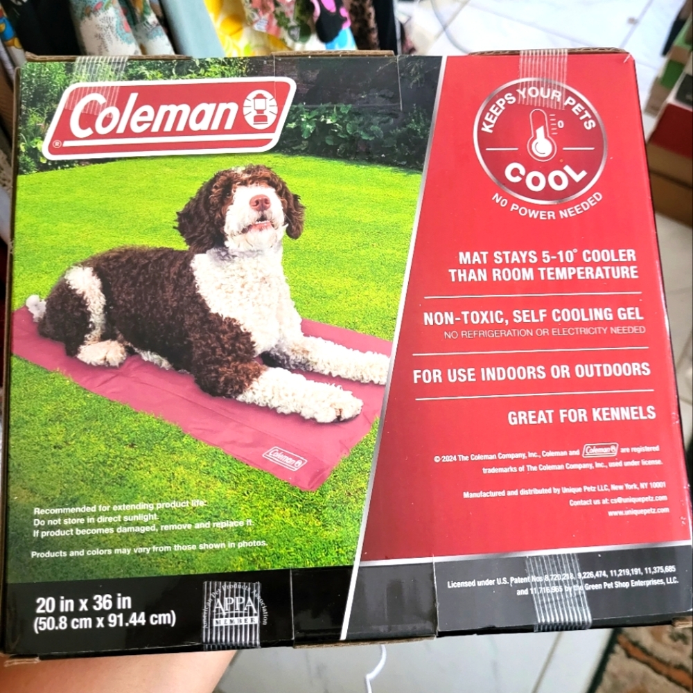 NEW IN BOX COLEMAN KEEP YOUR PETS COOL LARGE COOLING MAT, INDOOR OUTDOORS USE